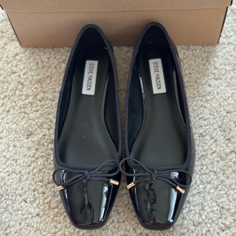Steve Madden Black Flats